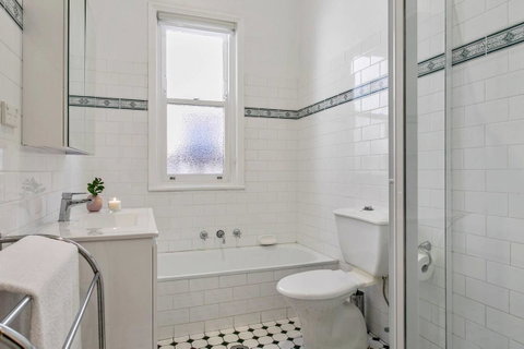 Oversized 2 Bedroom Manly Beach House - C Tourism 8