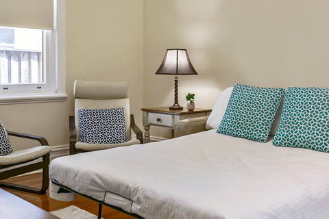Oversized 2 Bedroom Manly Beach House - C Tourism 7