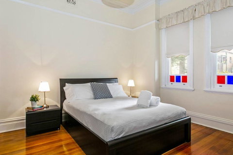 Oversized 2 Bedroom Manly Beach House - C Tourism 6