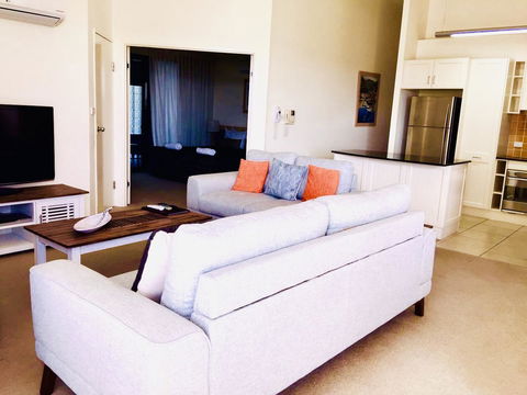 Boathouse Resort (Water Front) - C Tourism 9