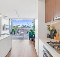 Large Light Luxe 3BDR 2BA Free Parking - walk to Sydney Uni and RPA - C Tourism