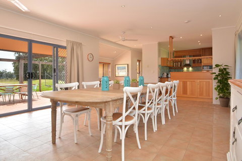 JE Guesthouse, Central To All The Hunter Valley Has To Offer - C Tourism 0