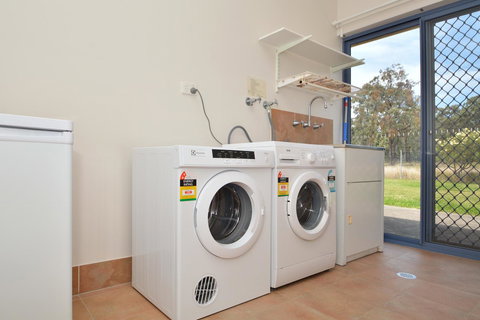 JE Guesthouse, Central To All The Hunter Valley Has To Offer - C Tourism 38