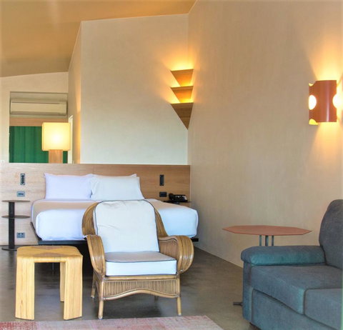 Beach Hotel Resort - C Tourism 9