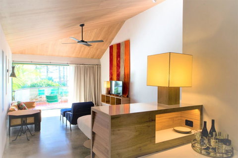 Beach Hotel Resort - C Tourism 3