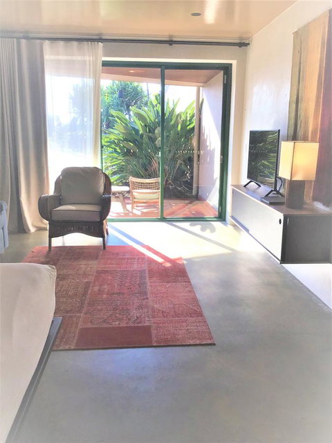 Beach Hotel Resort - C Tourism 12
