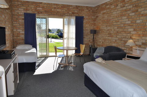 Mollymook Surfbeach Motel & Apartments - C Tourism 1