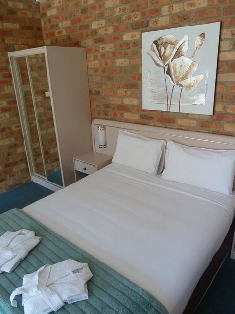 Mollymook Surfbeach Motel & Apartments - C Tourism 12