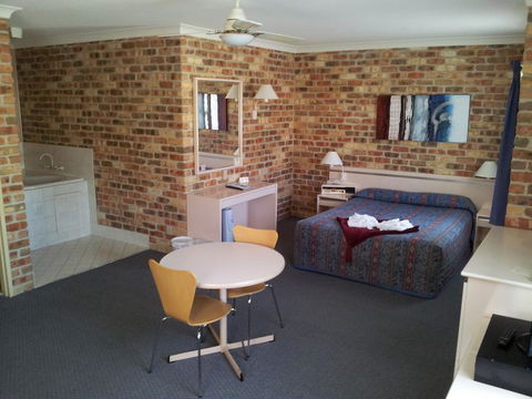 Mollymook Surfbeach Motel & Apartments - C Tourism 5