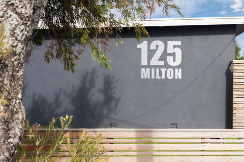 125 Milton - C Tourism 1