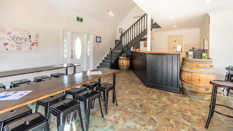 Madigan Wine Country Cottages - C Tourism 24