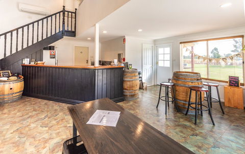 Madigan Wine Country Cottages - C Tourism 25