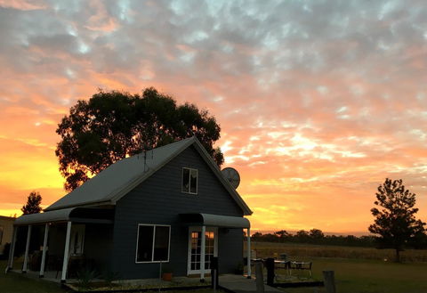 Madigan Wine Country Cottages - C Tourism 15