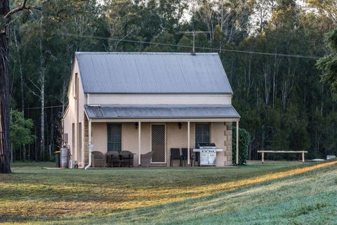 Madigan Wine Country Cottages - C Tourism 37