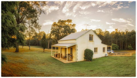 Madigan Wine Country Cottages - C Tourism 36