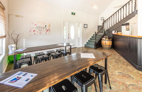 Madigan Wine Country Cottages - C Tourism 26