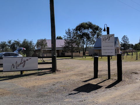 Madigan Wine Country Cottages - C Tourism 3