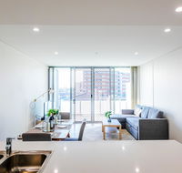 Near train station new 2 BR apt/free parking - C Tourism