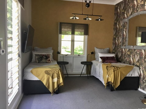 Chanticleer Gardens Barn Cottage With A Pool - C Tourism 14