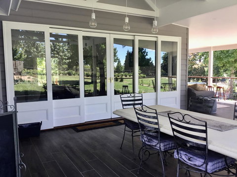 Chanticleer Gardens Barn Cottage With A Pool - C Tourism 3