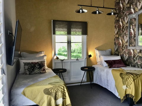 Chanticleer Gardens Barn Cottage With A Pool - C Tourism 6