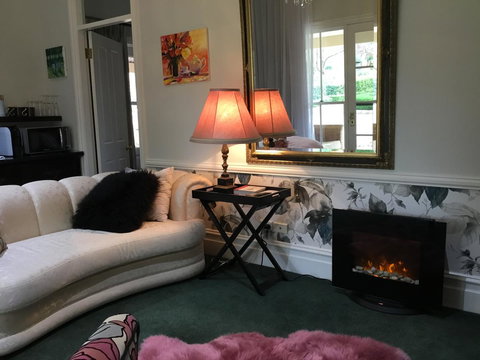 Chanticleer Gardens Barn Cottage With A Pool - C Tourism 42