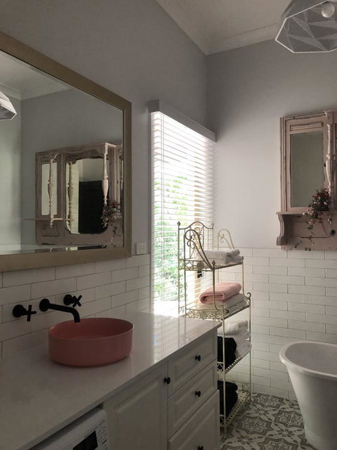 Chanticleer Gardens Barn Cottage With A Pool - C Tourism 33