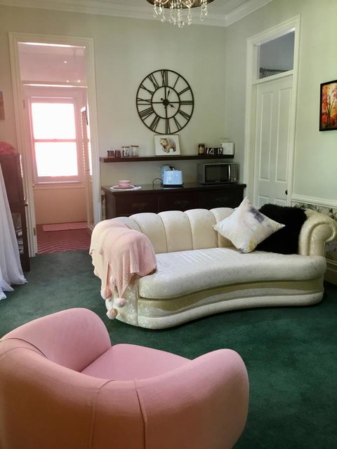 Chanticleer Gardens Barn Cottage With A Pool - C Tourism 41