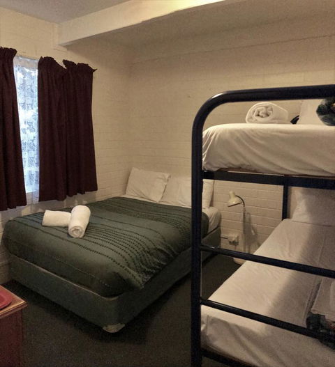 Kon Tiki Apartments - C Tourism 10