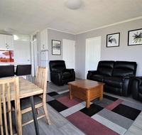 Beachfront 3 25 Willow Street - C Tourism