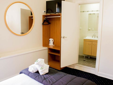 Gardners Inn Hotel - C Tourism 23