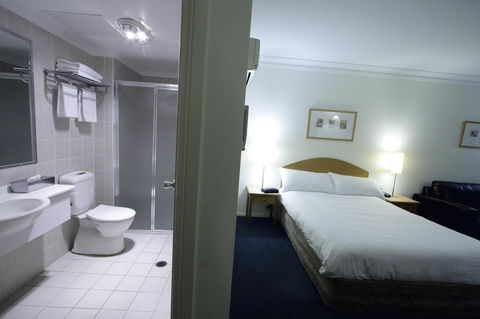 Carlyle Suites & Apartments - C Tourism 9