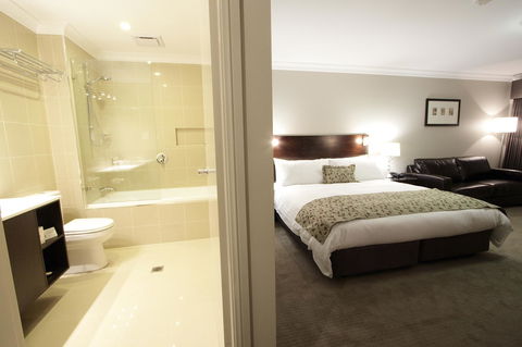 Carlyle Suites & Apartments - C Tourism 10