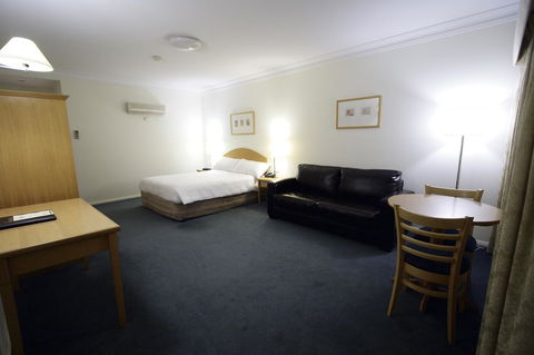 Carlyle Suites & Apartments - C Tourism 8