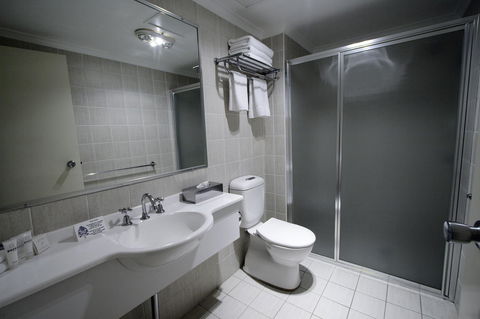 Carlyle Suites & Apartments - C Tourism 7