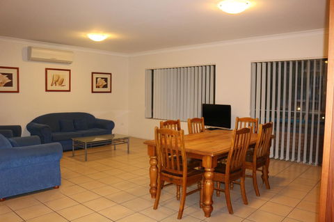 Golden Sands Motor Inn - C Tourism 13