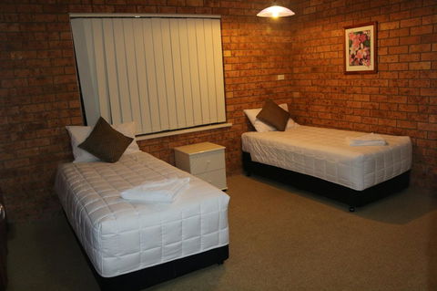 Golden Sands Motor Inn - C Tourism 5