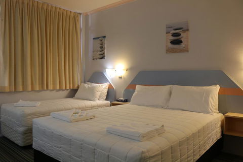 Golden Sands Motor Inn - C Tourism 12