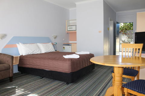 Golden Sands Motor Inn - C Tourism 24