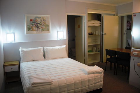 Golden Sands Motor Inn - C Tourism 1
