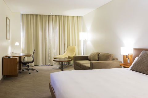 Novotel Canberra - C Tourism 33