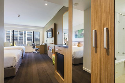Crowne Plaza Canberra, An IHG Hotel - C Tourism 23