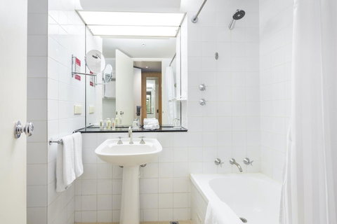 Crowne Plaza Canberra, An IHG Hotel - C Tourism 26