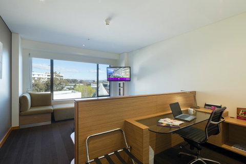 Crowne Plaza Canberra, An IHG Hotel - C Tourism 15