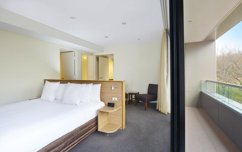 Crowne Plaza Canberra, An IHG Hotel - C Tourism 13