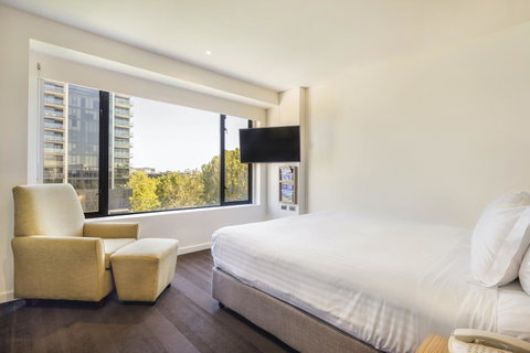Crowne Plaza Canberra, An IHG Hotel - C Tourism 21
