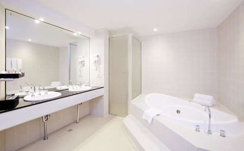 Crowne Plaza Canberra, An IHG Hotel - C Tourism 20