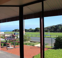 Bott's Beach Retreat - C Tourism