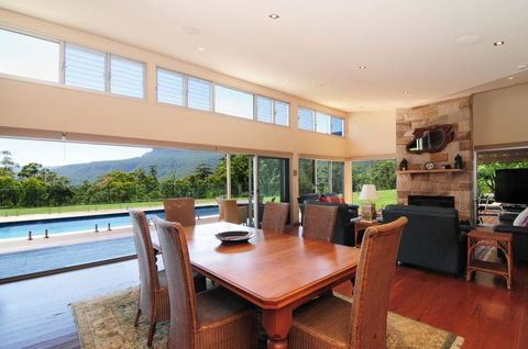 Bottlebrush Lodge - Great Views And A Pool! - C Tourism 2