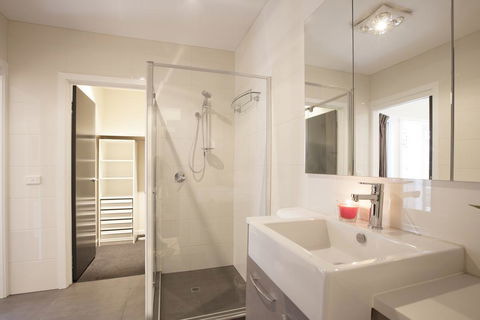 Boutique Stays - Roxys Place, Prahran House - C Tourism 1